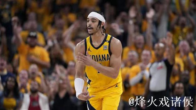 瑞安-内姆布哈德着BOOK1，斩获14分、4篮板、11助攻